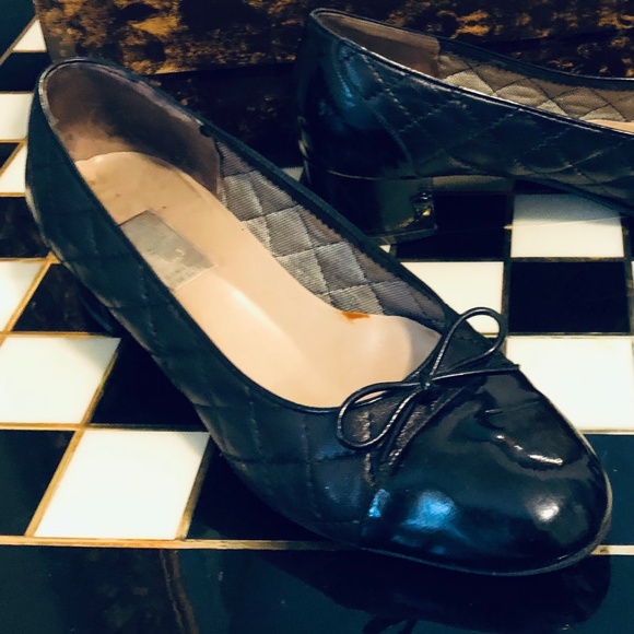 Handmade in Italy Quilted Leather Captoe Pumps - Picture 2 of 15